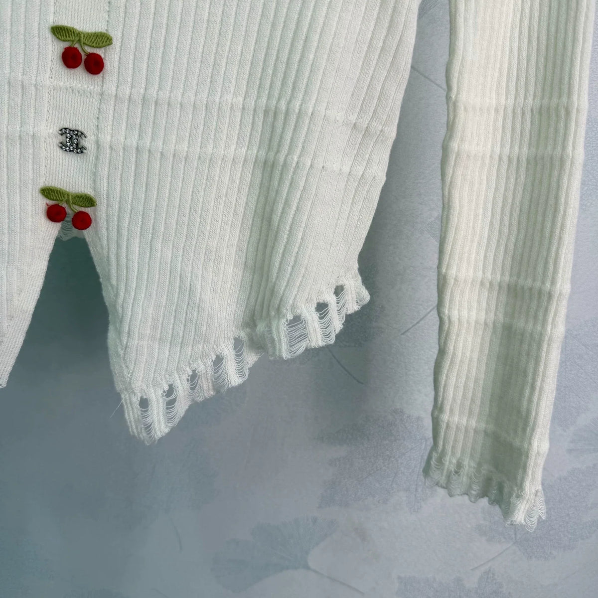 Chanel / 26 Early Autumn New Collared Long-Sleeve Knit Cardigan