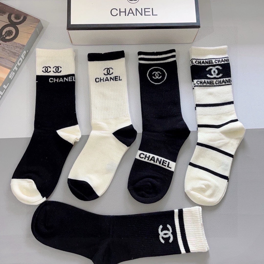 CHANEL 26S CREW SOCKS 408685 (1 BOX)