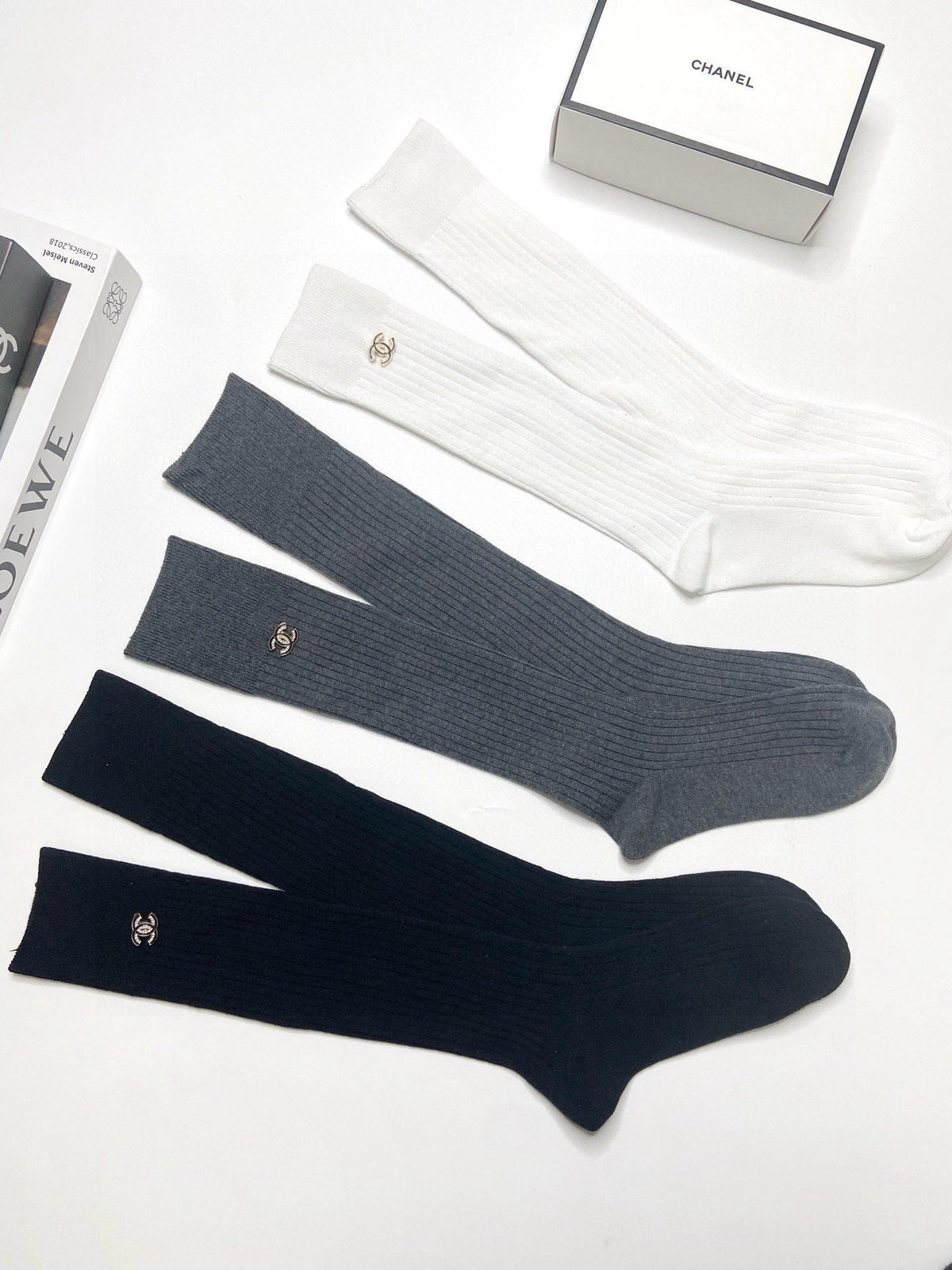 CHANEL 26S CREW SOCKS 403629 (1 BOX)