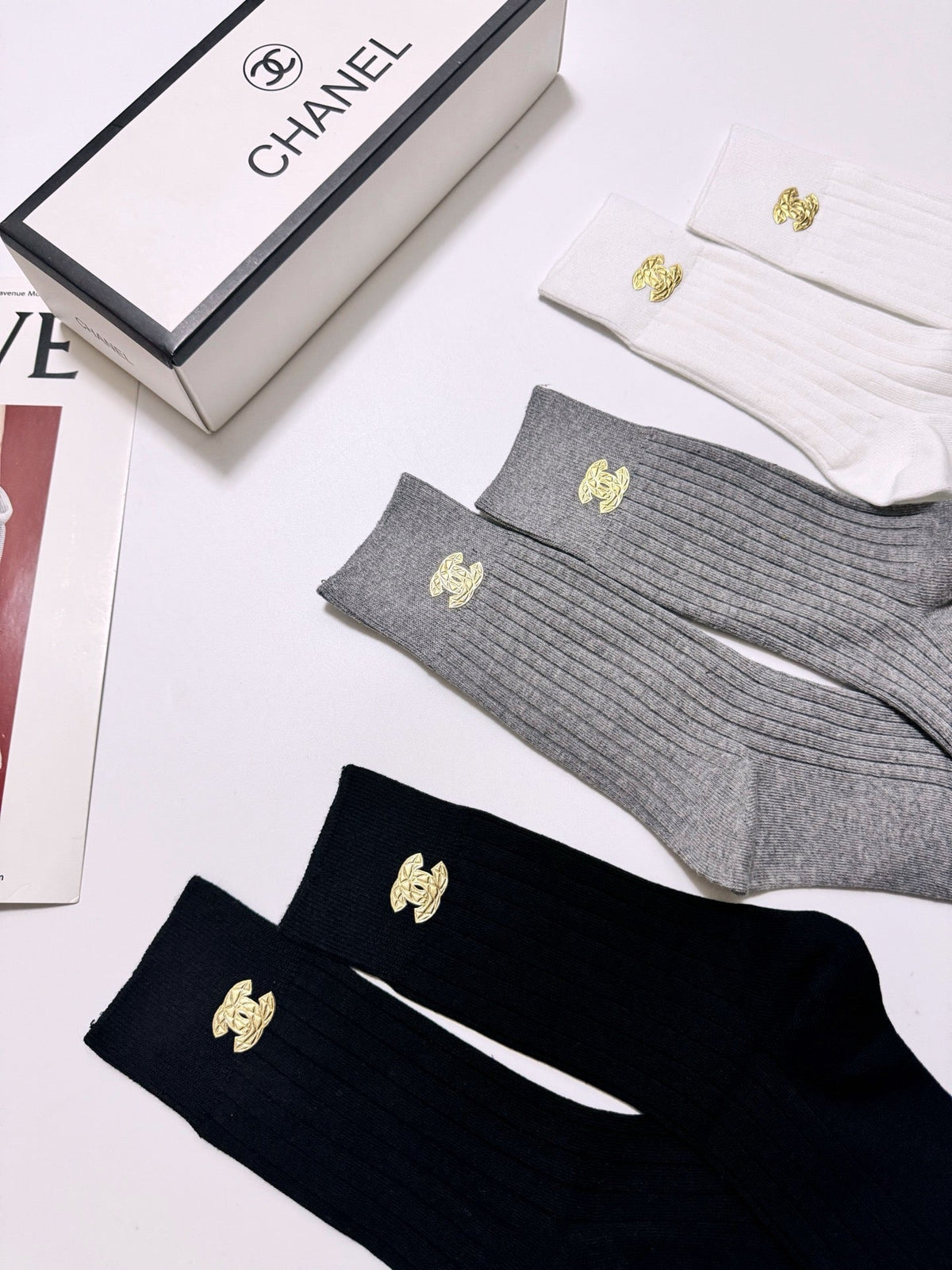 CHANEL 26S CREW SOCKS 405379 (1 BOX)