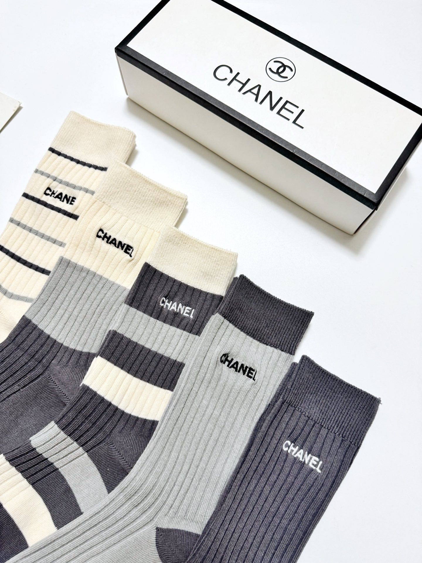 CHANEL 26S CREW SOCKS 405383 (1 BOX)