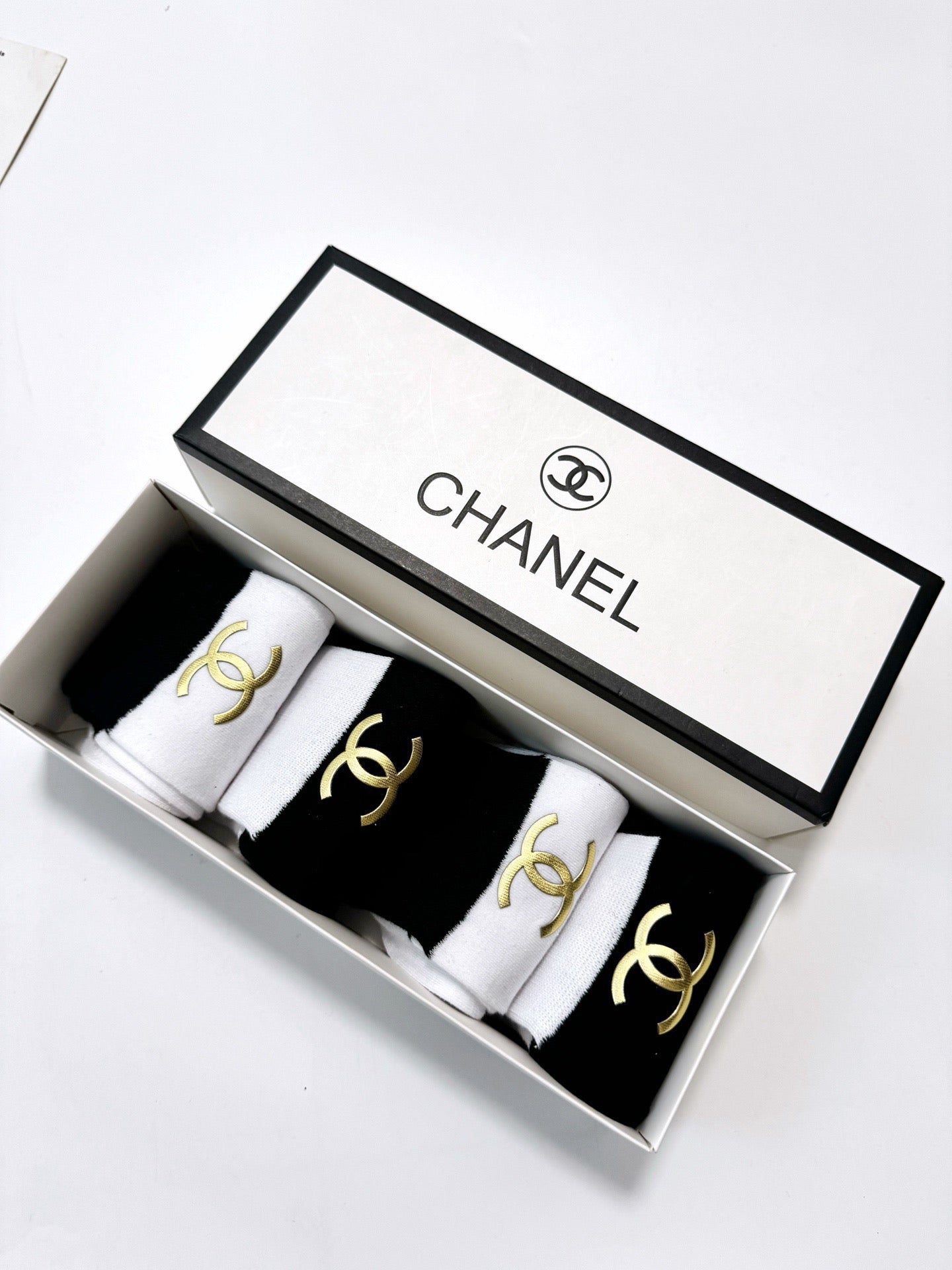 CHANEL 26S CREW SOCKS 408726 (1 BOX)