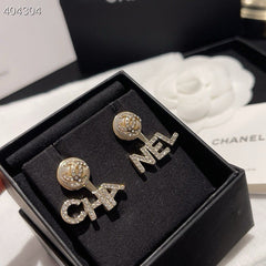 LETTERS CRYSTALS EARRINGS IN METAL GOLD WITH PEARLS