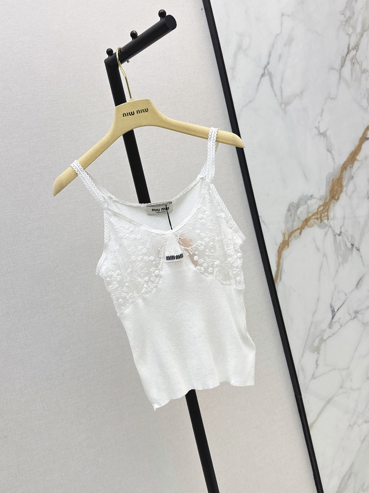 26SS NEW Lace-trimmed camisole knit top 🤍