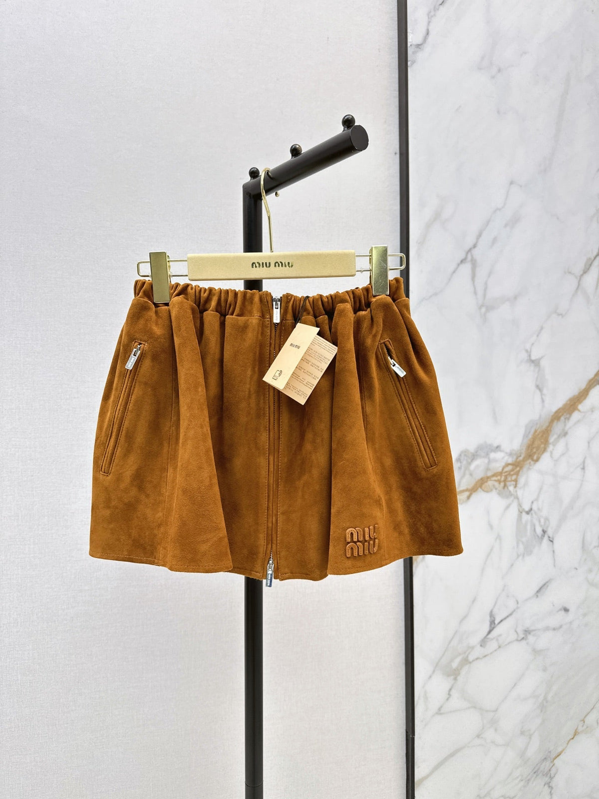 ❤️‍🔥Limited edition❤️‍🔥  26SS New Suede-Finish Pleated Mini Skirt with Zipper Detail 🤎