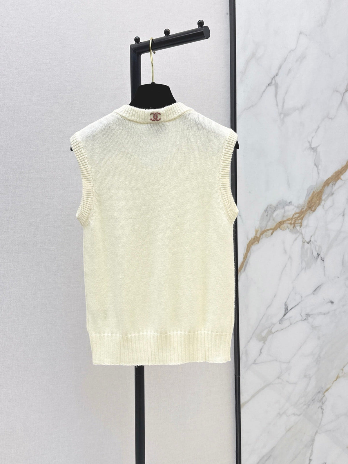 26FW New Métiers d'Art Collection V-Neck Knit Vest 🖤