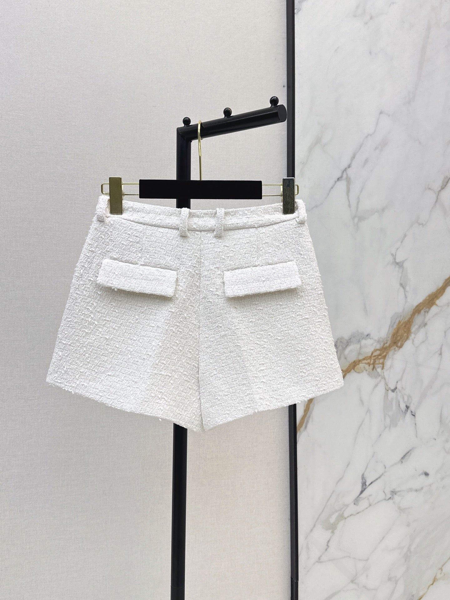 26FW New Chic Tweed Shorts 🤍