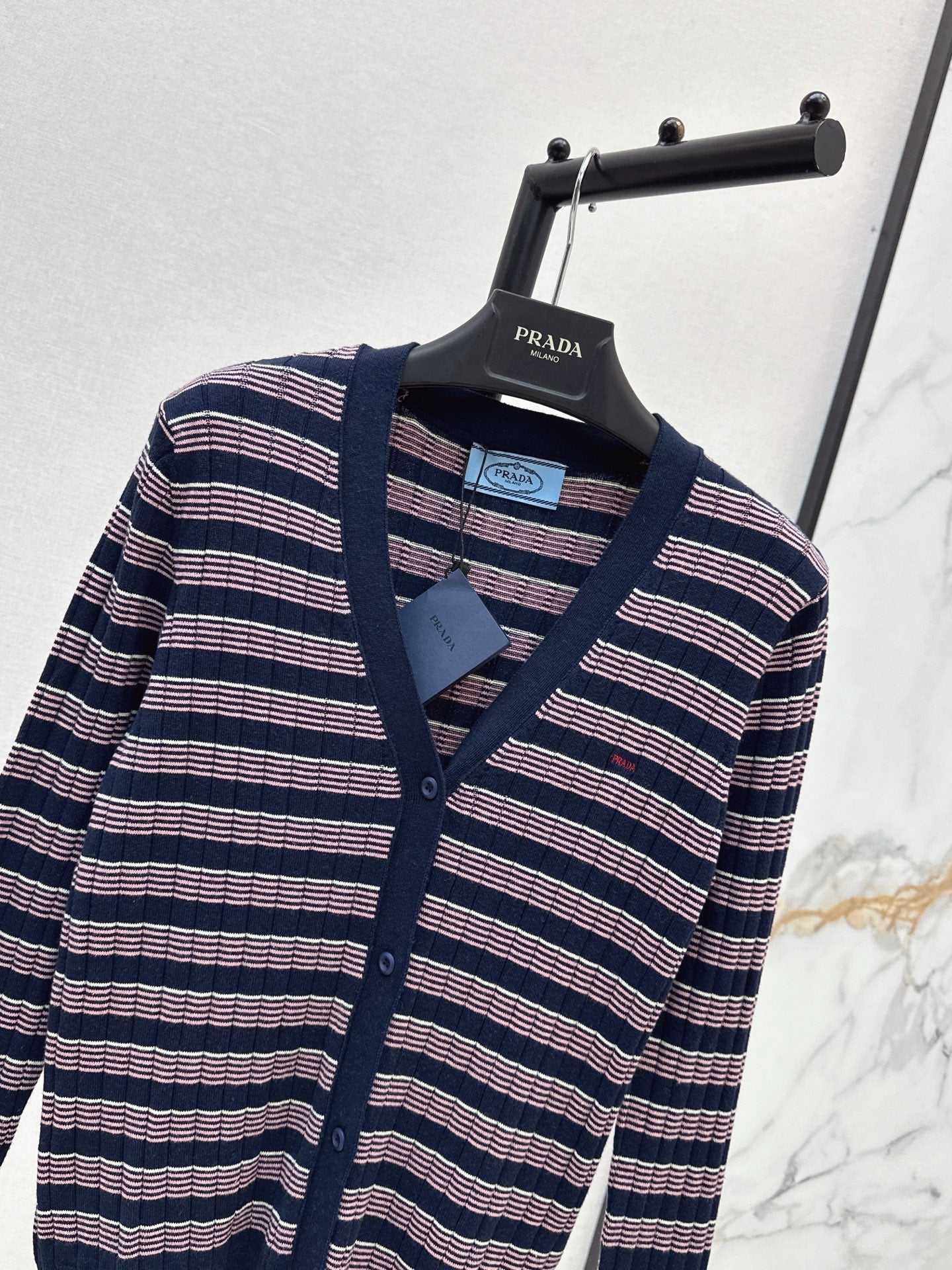 26FW New V-Neck Striped Knit Cardigan 🖤