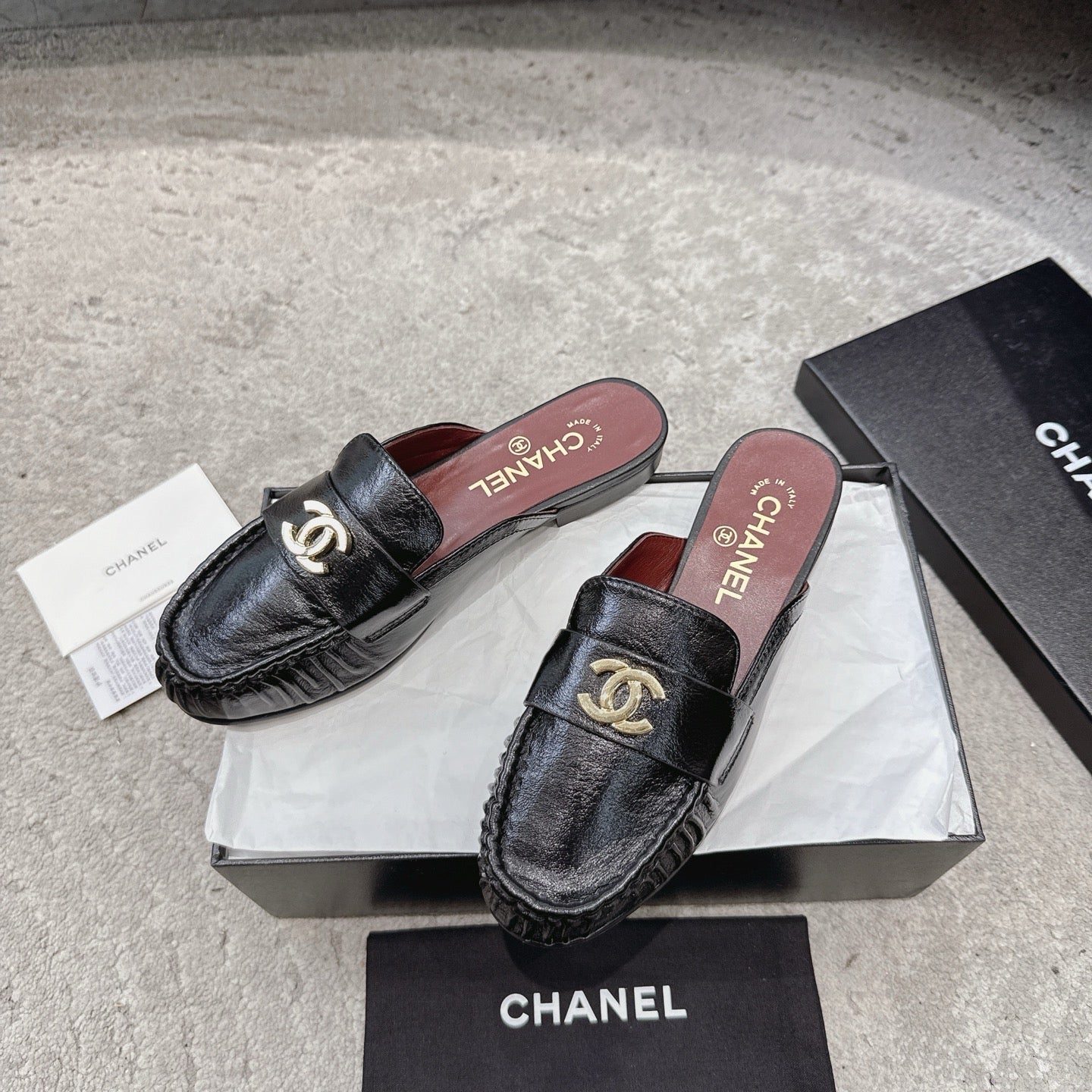 26FW New Pleated Flat Mule Mules – Vintage-Style Closed-Toe Slip-Ons