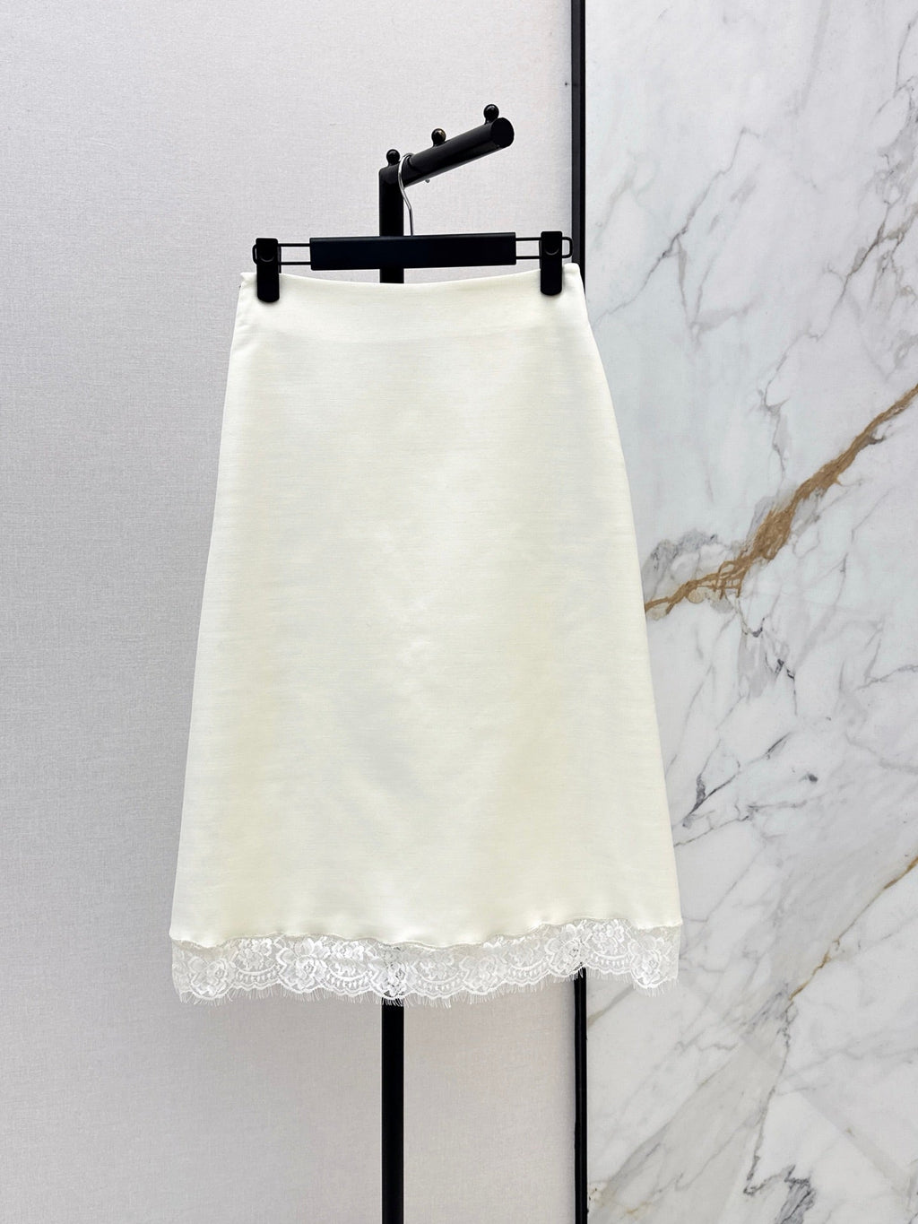 26FW New High-Waisted A-Line Skirt with Lace Paneling 🖤