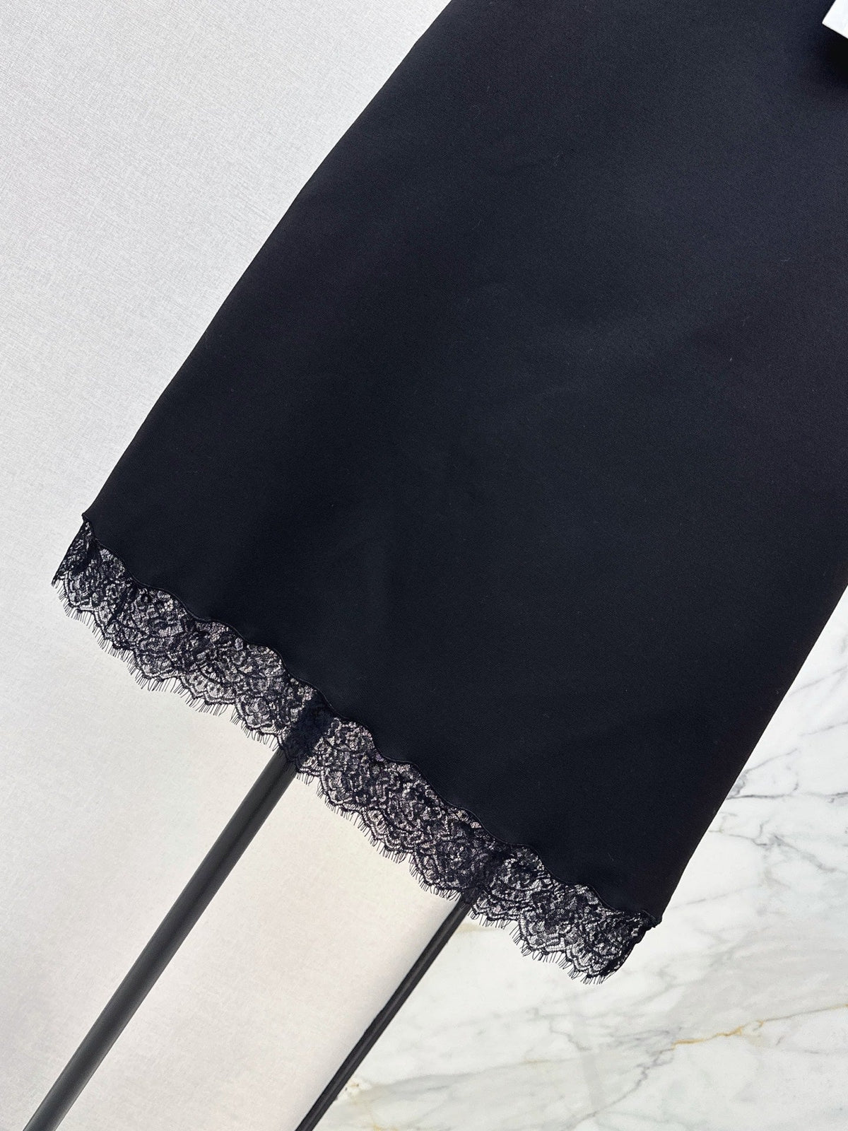 26FW New High-Waisted A-Line Skirt with Lace Paneling 🖤