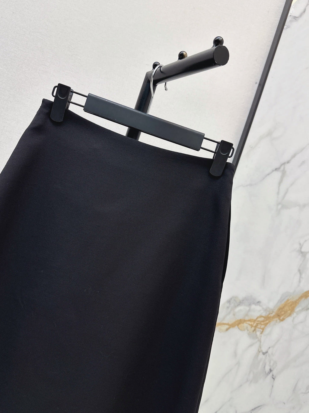 26FW New High-Waisted A-Line Skirt with Lace Paneling 🖤