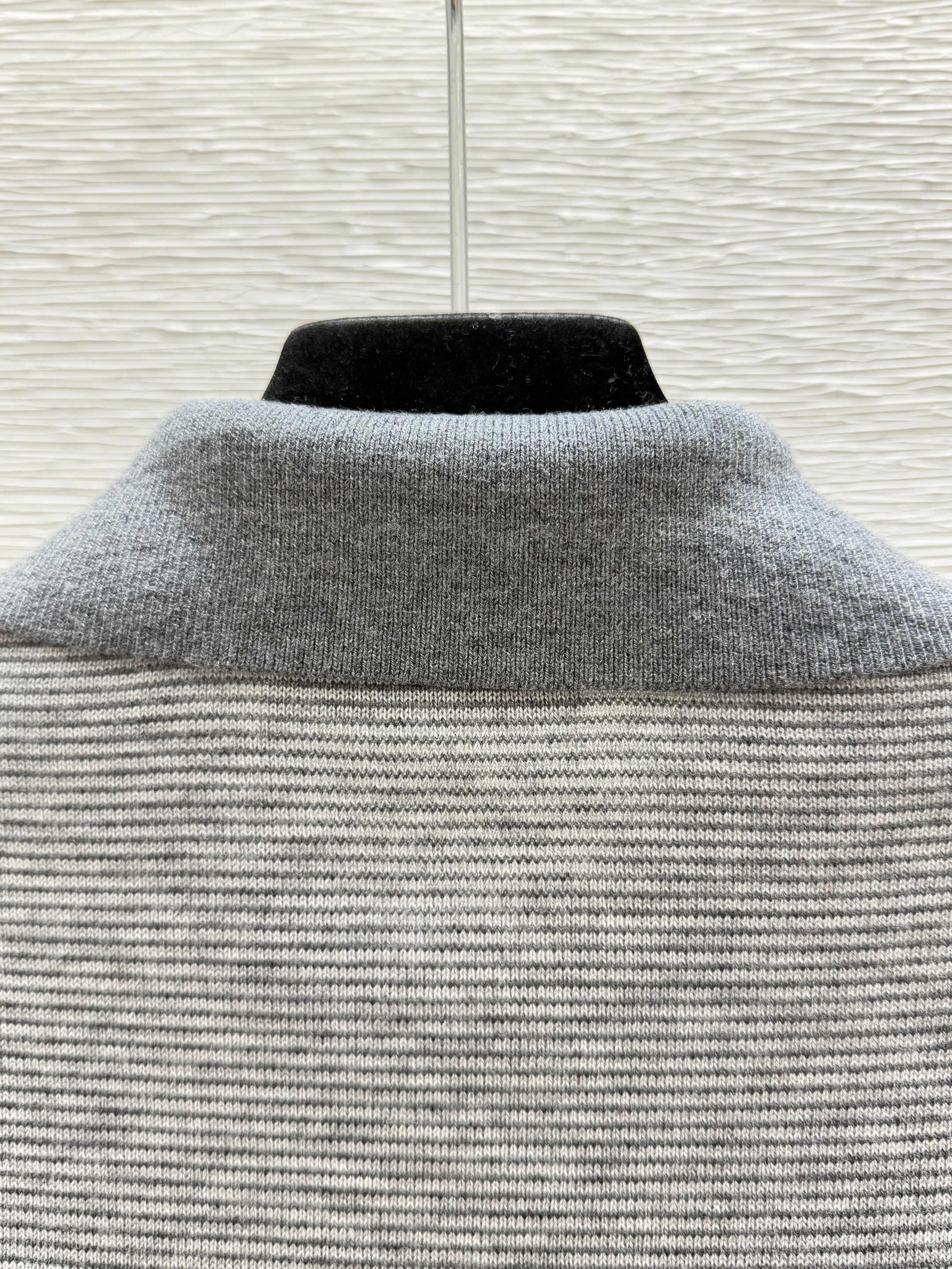 26FW New Color-Block Striped Long-Sleeve Sweater with Collar