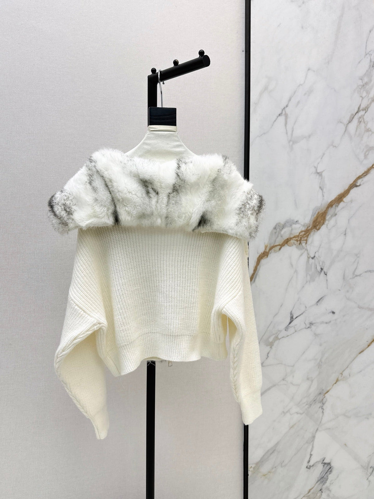 ❤️‍🔥Limited edition❤️‍🔥26FW New Knit Cardigan with Fox Fur Trim 🤎