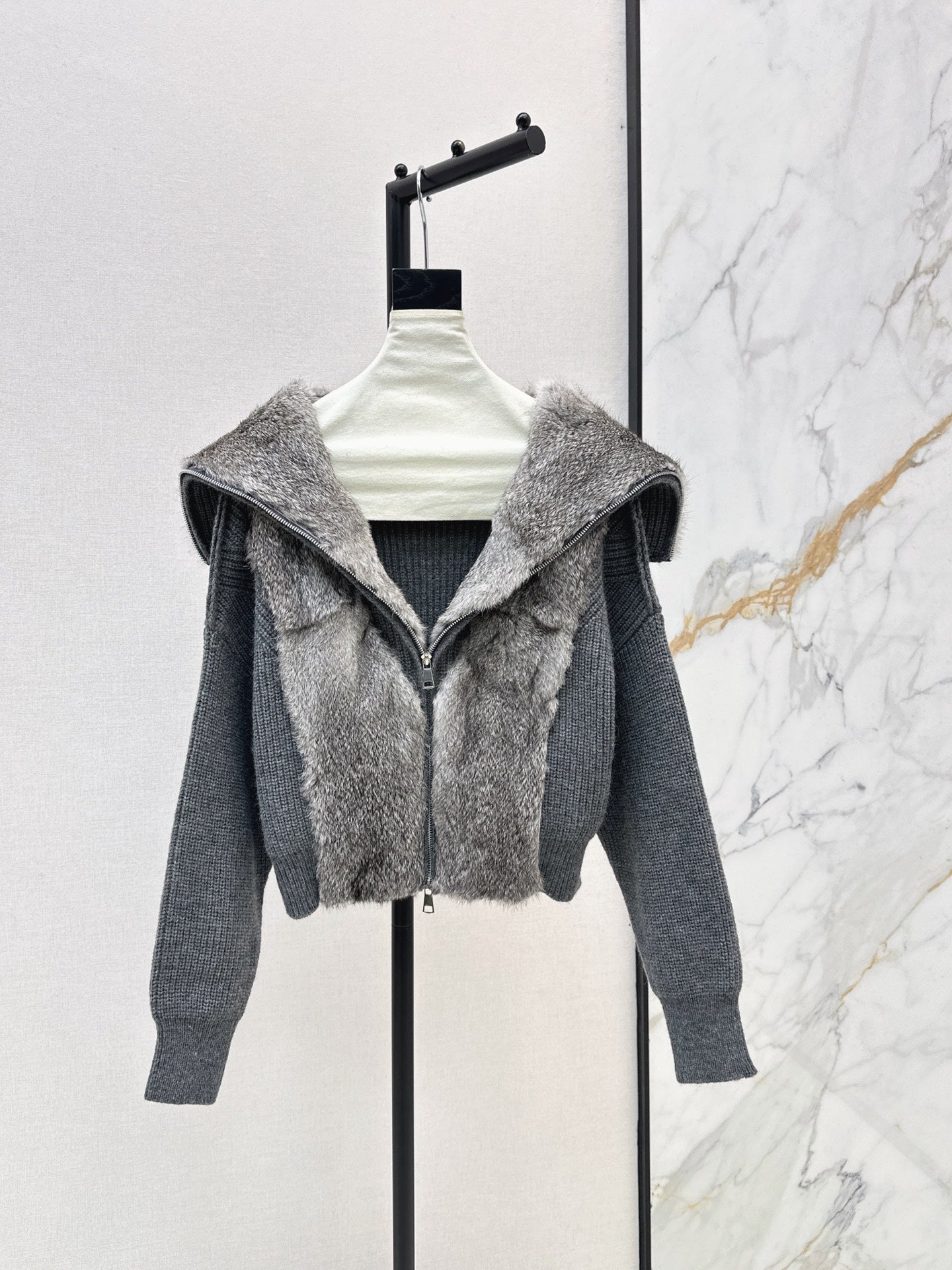 ❤️‍🔥Limited edition❤️‍🔥26FW New Knit Cardigan with Fox Fur Trim 🤎