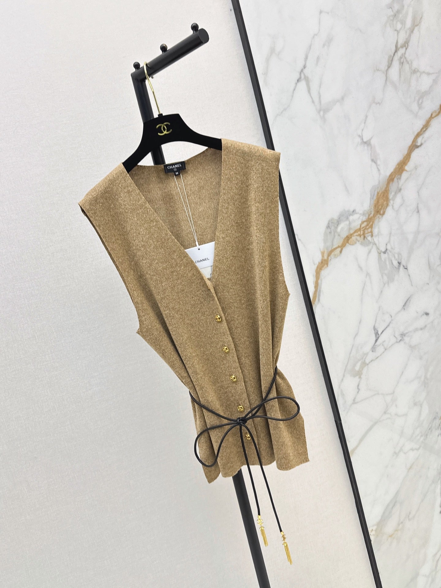 26FW New Camel V-Neck Sleeveless Knit Vest 🤎
