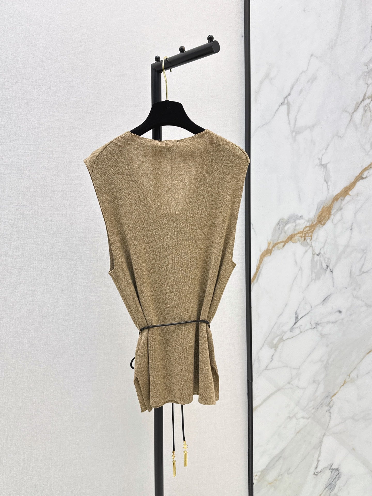 26FW New Camel V-Neck Sleeveless Knit Vest 🤎