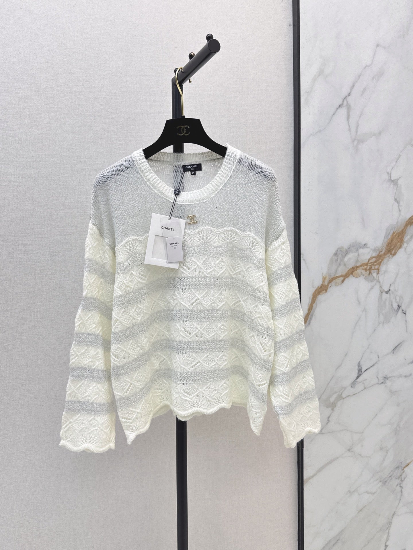 26FW Long-Sleeve Knit Top with Cut-Out Detail and New Logo Hardware 🤍