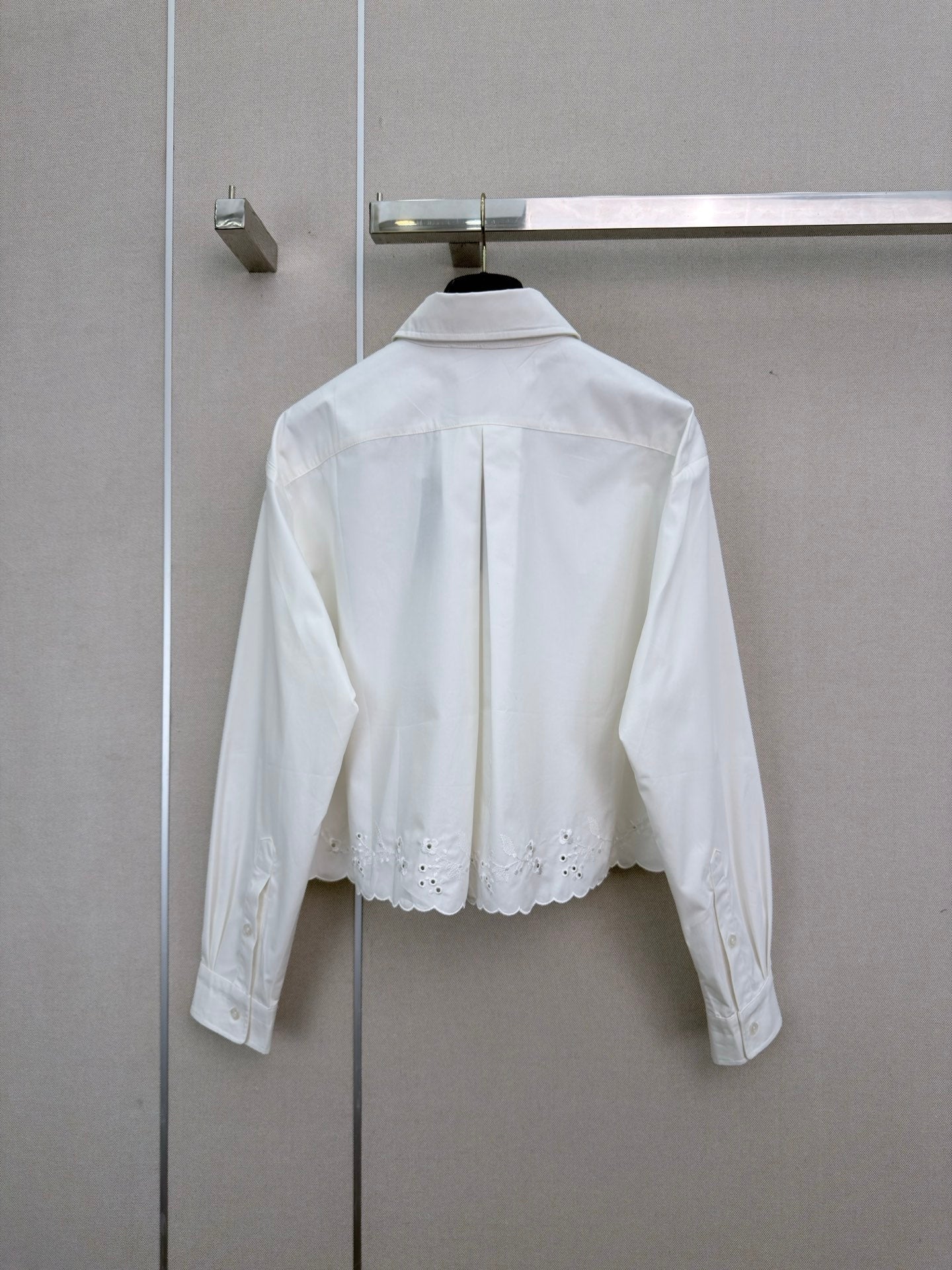 26FW New Cut-out Embroidered Long-Sleeve Shirt with Collar